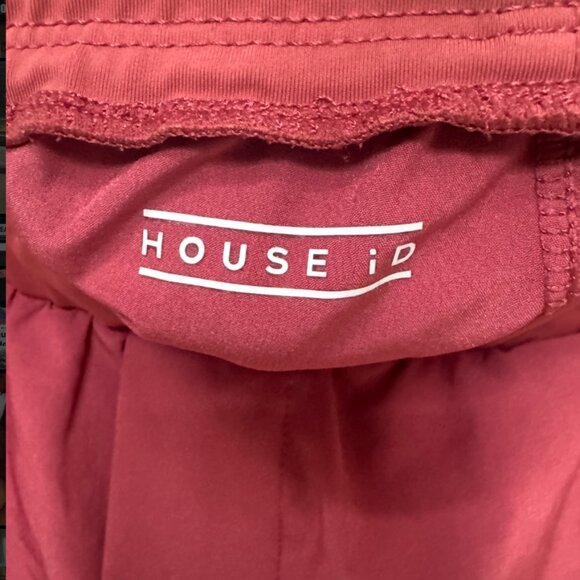 House ID Red 5.5" Short Unlined Shorts in Medium - Picture 3 of 7